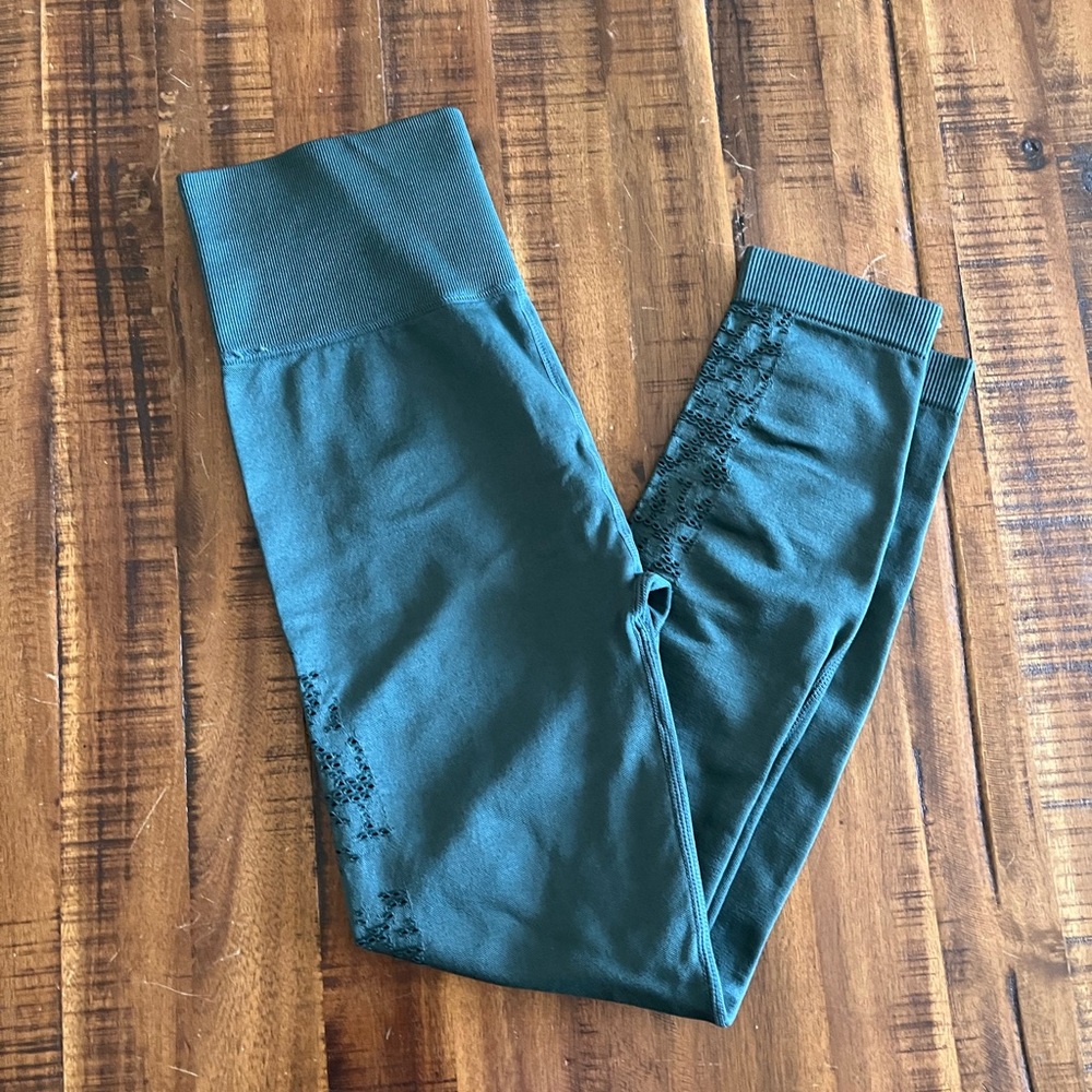 Betsey Johnson Green Performance Leggings  size small